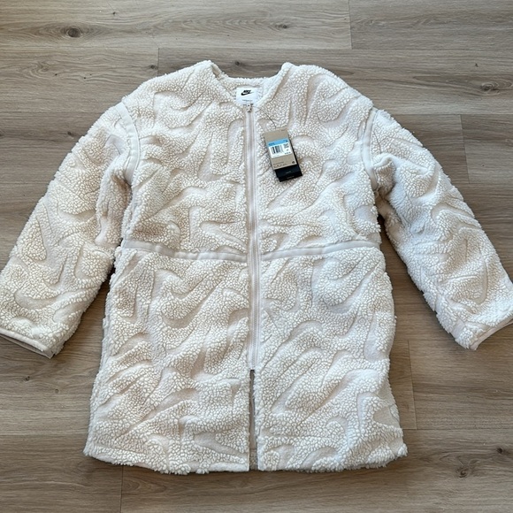 Nike Sportswear
Women's Loose Jacket - Picture 7 of 13